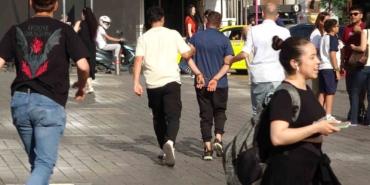 Taksim’de taşkınlık çıkartan şüpheli güven timleri tarafından gözaltına alındı