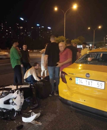 Taksiye arkadan çarpan motosiklet sürücüsü yaralandı