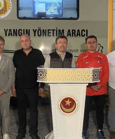 Tarım ve Orman Bakanı Yumaklı: "300 hektar alanın etkilenmesi söz konusu"