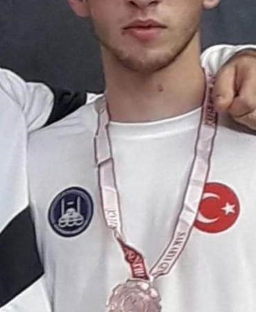 Tartışma kanlı bitti: Kick Boks sporcusu ve arkadaşı bıçaklanarak yaralandı