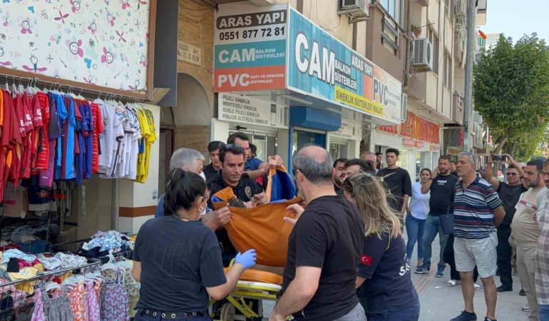 Tartıştığı ağabeyini bıçakladı, evde harakiri yaptı