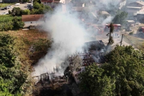 Tek katlı ev alev topuna döndü