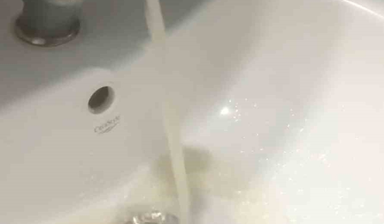 Tekirdağ’da çeşmeden kirli akan içme suyuna tepki: "Banyo yaparken, abdest alırken midemiz bulanıyor"