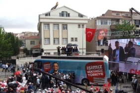 Tekirdağ’da dolu yağışı CHP mitingini vurdu