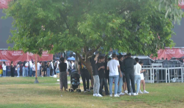 Tekirdağ’da kısa süreli sağanak vatandaşlara zor anlar yaşattı