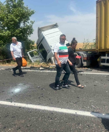 Tekirdağ’da tıra çarpan otomobil sürücüsü hayatını kaybetti