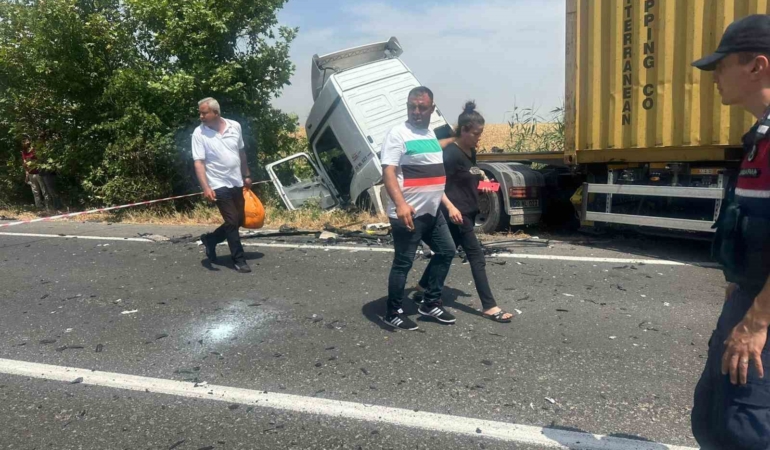 Tekirdağ’da tıra çarpan otomobil sürücüsü hayatını kaybetti