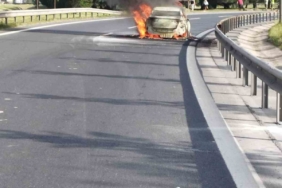 TEM Otoyolu’nda seyir halindeki otomobil alev alev yandı