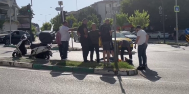 Ticari taksi motosiklete çarptı: 1 yaralı