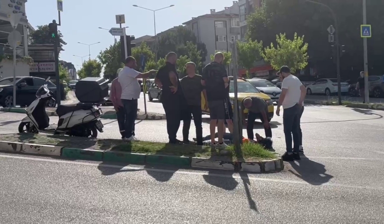 Ticari taksi motosiklete çarptı: 1 yaralı