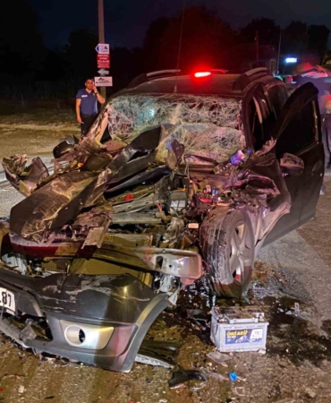 Tıra çarpan otomobil hurdaya döndü: 1 yaralı