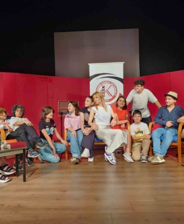 Tiyatronun kalbi Balıkesir Karesi Ortaokulu’nda attı