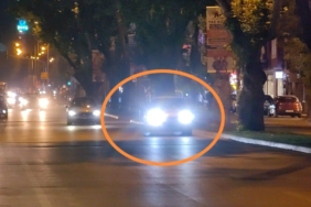 Trafiğin tıkandığını gördü, geri viteste tehlike saçarak ilerledi