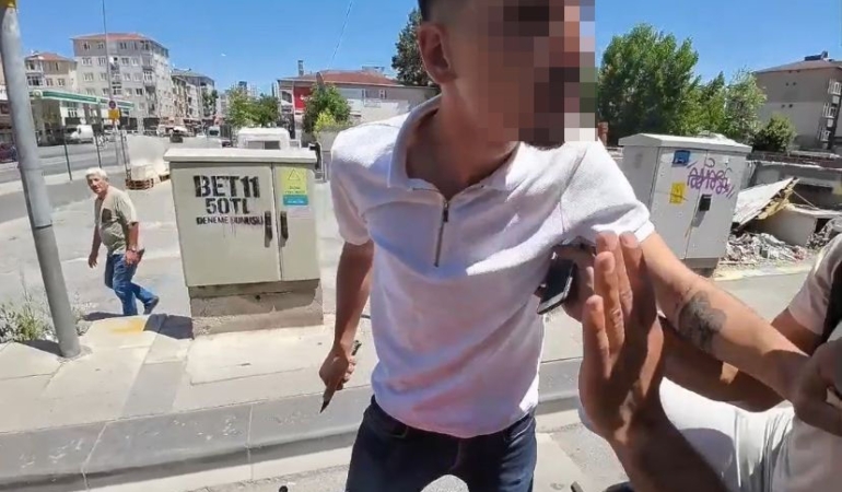 Trafikte tartıştığı motosikletliye bıçak çekti: ‘Seni ikiye bölerim’