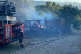 Tüp patladı, çıkan yangında kuruluk kül oldu