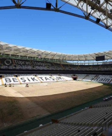 Tüpraş Stadyumu’nda saha zemini yenileme çalışmaları başladı