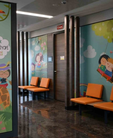 Türkiye’nin ilk çocuk göz ve miyopi merkezi açıldı