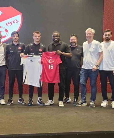 U16 Milli Takımı, Gerald Asamoah ile Riva’da bir araya geldi