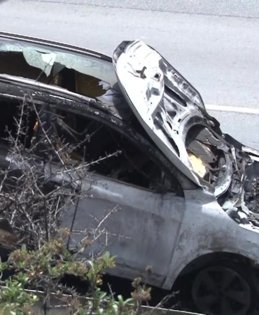 Ümraniye’de bir otomobil alev alev yandı