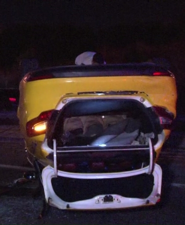 Ümraniye’de yolcu taşıyan ticari taksi takla attı: 1 yaralı