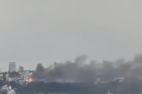 Üsküdar’da ahşap bina alev alev yandı