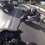 Üsküdar’da akan trafikte karşıya geçmek istedi, motosiklet çarptı