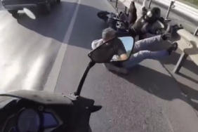 Üsküdar’da akan trafikte karşıya geçmek istedi, motosiklet çarptı