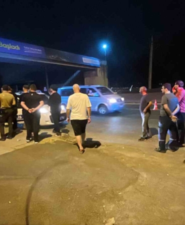 Üstgeçitten aracın üstüne düşen çocuk hayatını kaybetti