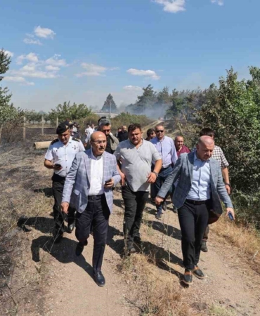 Valilikten Bursa’daki yangınla ilgili açıklama: "Karadan ve havadan yangını söndürmek için seferber olduk”