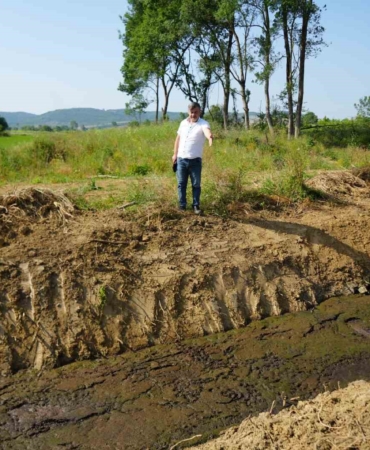 Yağmur suyu kanalından dereye su değil gübre akıyor