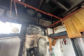 Yalova’da çatı katında çıkan yangını itfaiye söndürdü