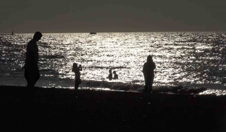 Yalova’da denizde boğulma tehlikesi geçiren 8 yaşındaki çocuk hastanede öldü