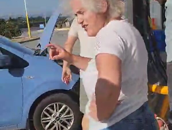 Yalova’da ehliyetsiz sürücü akaryakıt istasyonuna çarptı