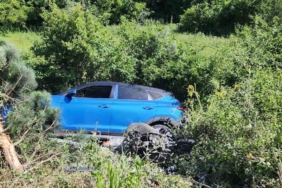 Yalova’da karşı şeritten gelen 2 araca çarpan motosiklet sürücüsü yaralandı