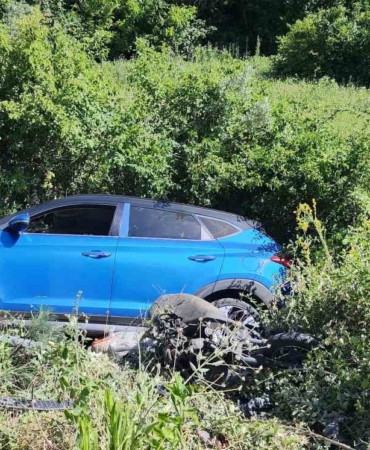 Yalova’da karşı şeritten gelen 2 araca çarpan motosiklet sürücüsü yaralandı