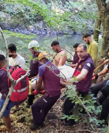 Yalova’da şelaleden düşen genç 1,5 saatlik çalışmayla kurtarıldı