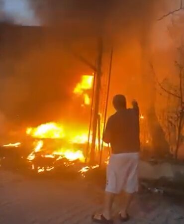 Yalova’da yalıtım malzemesi deposunda korkutan yangın