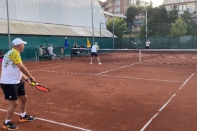 Yalova’nın ilk toprak kortu açıldı