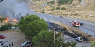 Yanan otomobil biçilmeyen otları tutuşturdu, alevler huzurevini tehdit etti