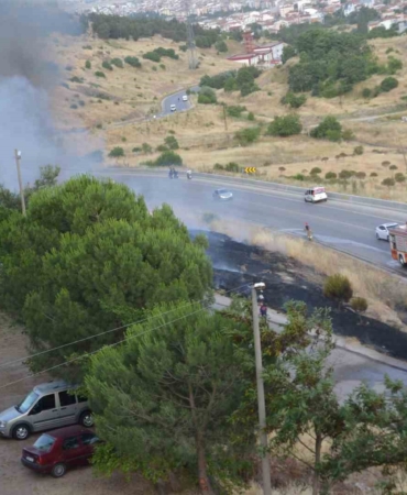Yanan otomobil biçilmeyen otları tutuşturdu, alevler huzurevini tehdit etti