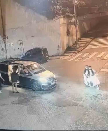 Yardım istediği şahıs, silahla vurup araçtan attı