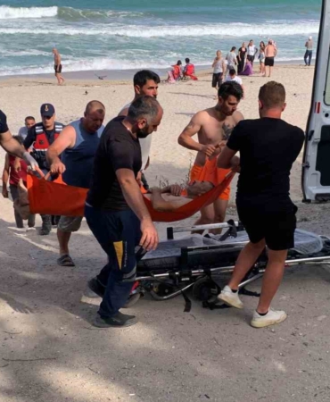 Yasağa rağmen denize giren kişi boğulma tehlikesi geçirdi