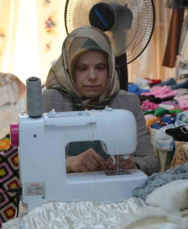 Yerleşim yerleri merkeze uzak olunca terzi olup ihtiyaçlarını kendileri üretti