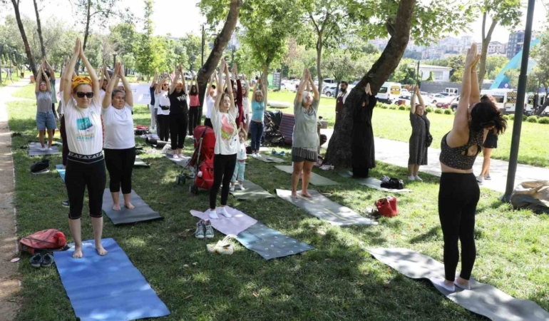 Yoga tutkunları Eyüpsultan’da buluştu