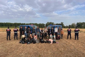 Yunanistan’a kaçmaya çalışan 5’i çocuk 7’si kadın 22 düzensiz göçmen yakalandı