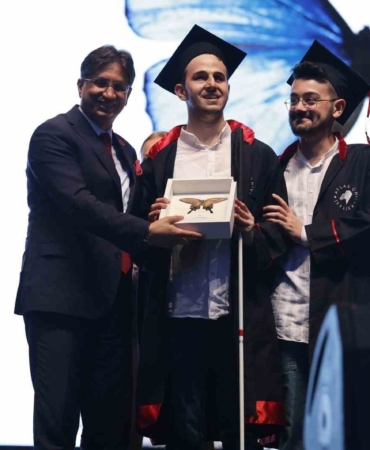 Zihin tiyatrosu ile dinleyici oyunun içerisinde hissediyor