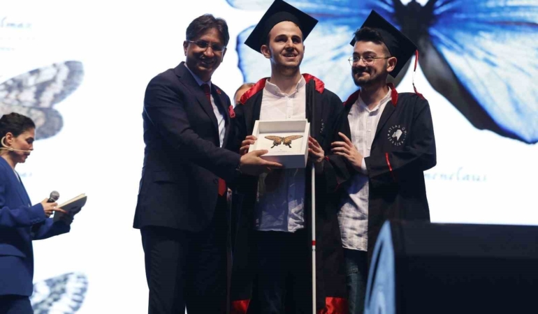 Zihin tiyatrosu ile dinleyici oyunun içerisinde hissediyor