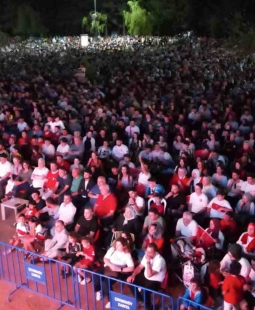 10 bin Çekmeköylü milli maç heyecanını dev ekranlarda yaşadı