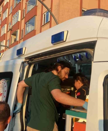 2 motosiklet kazaya karıştı, sürücüler yara almadan kurtuldu