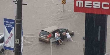 2 saatlik sağanak yağış ve dolu Bursa’da hayatı durma noktasına getirdi